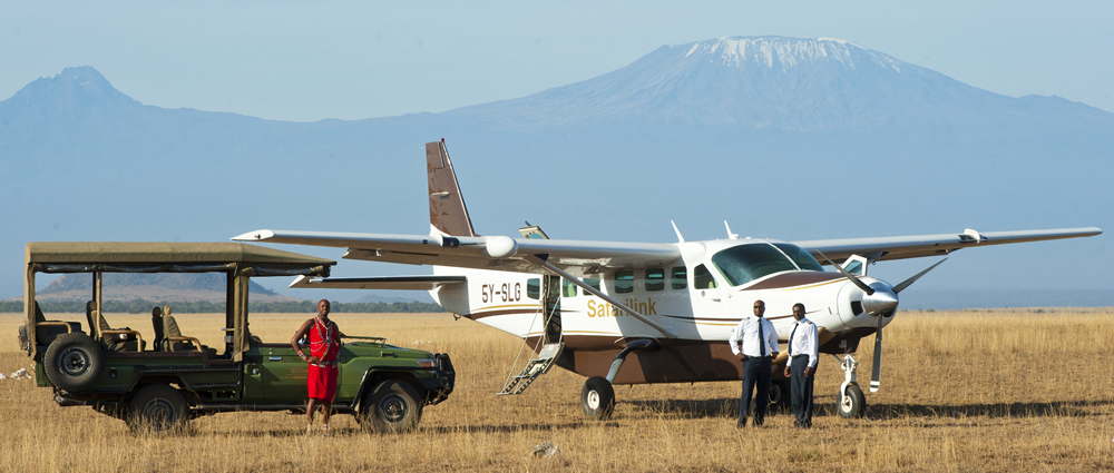 Véhicule de safari et petit avion au Kenya : options route et air